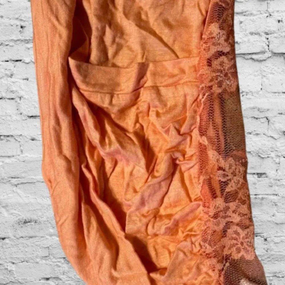 Zenana Outfitters coral lace